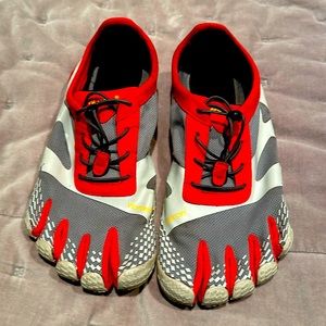 VibramKSO EVO Men’s shoes in Size US 11.5/EU46 in Gray and Red